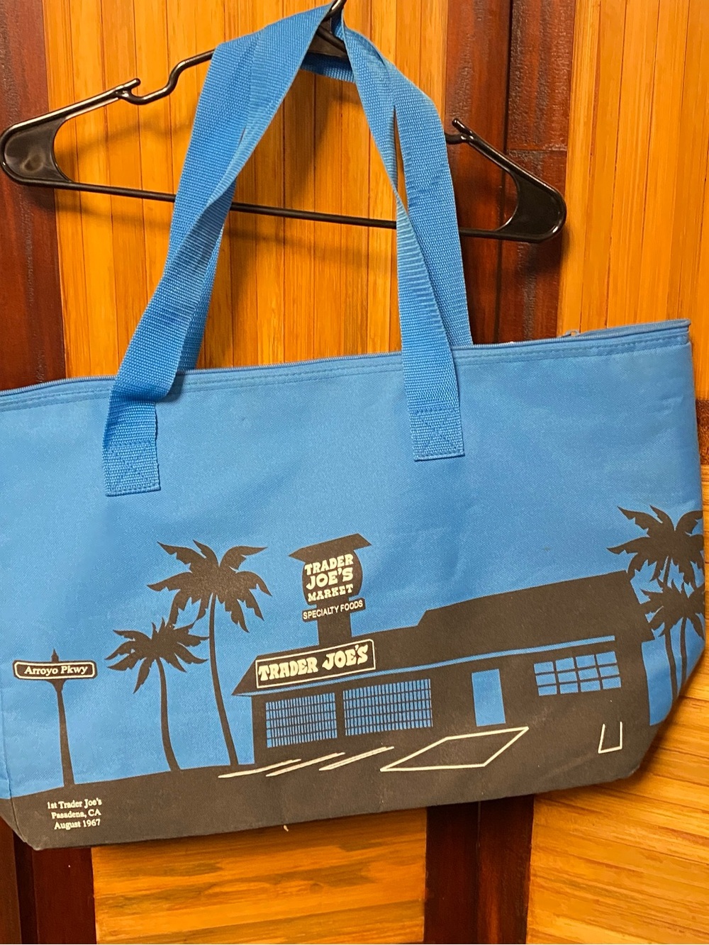 Trader Joes Insulated Tote Bag Blue/ Black  8 Gal Reusable Shopping Cooler